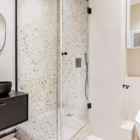Magnificent - 3br-6p - Europe Apartment *